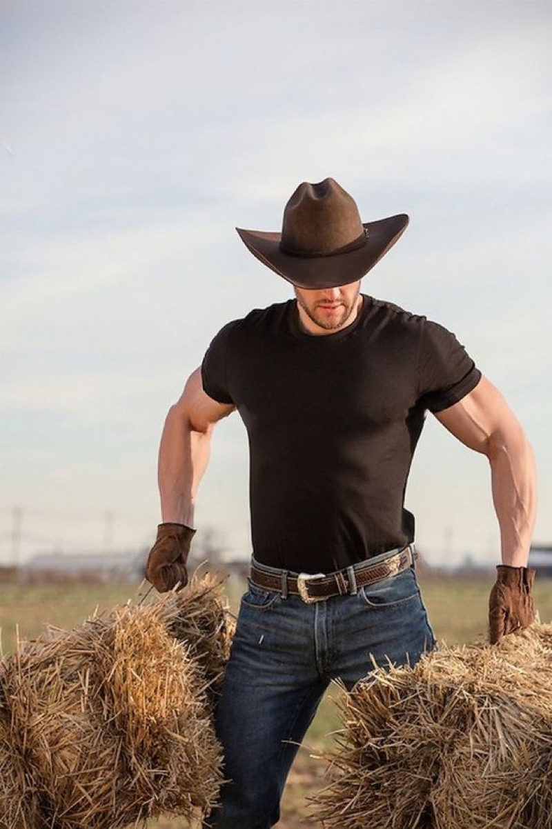 Brown Short Sleeves T-Shirt, Dark Blue And Navy Denim Jeans, Men's Cowboy Outfits