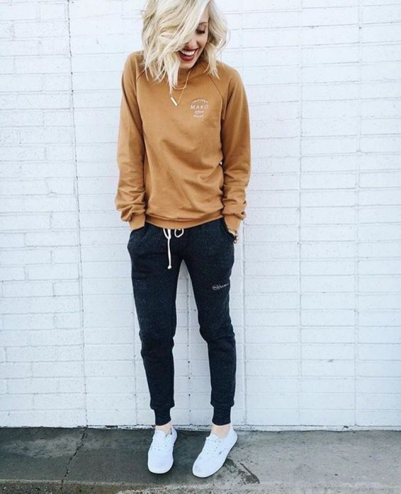 Beige Long Sleeves Sweatshirt, Dark Blue And Navy Denim Sweat Pant, White Vans Outfit