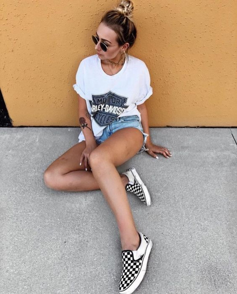 White Short Sleeves Crop Top, Checkered Vans Outfits