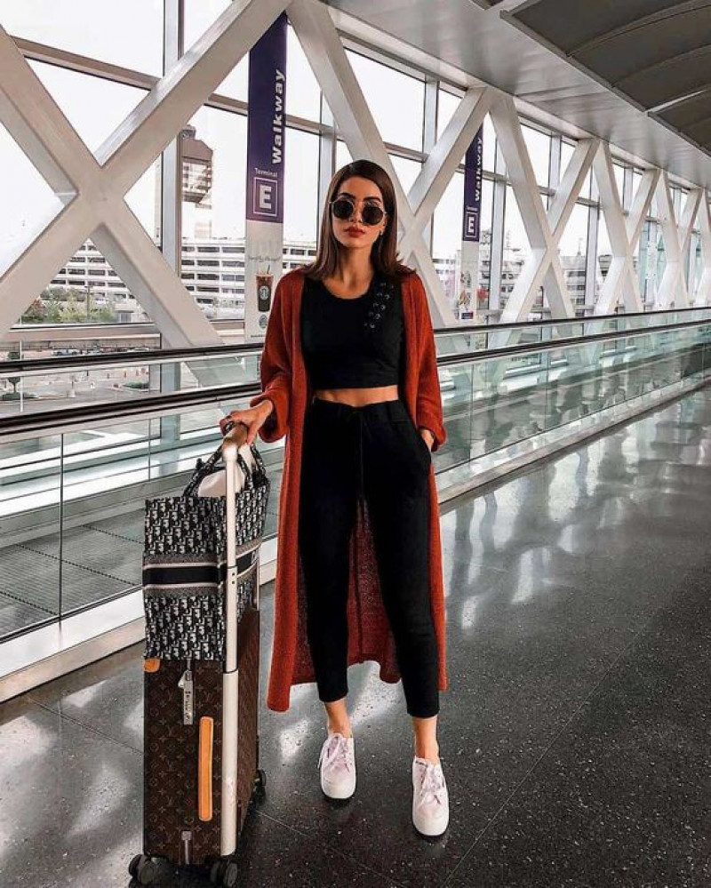 Black Upper, Black Knitwear Casual Trouser, Airport Outfits