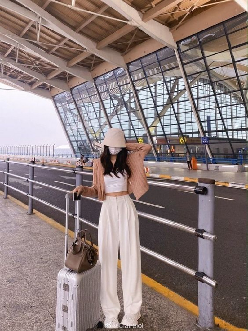 White Cotton Sweat Pant, Airport Outfits