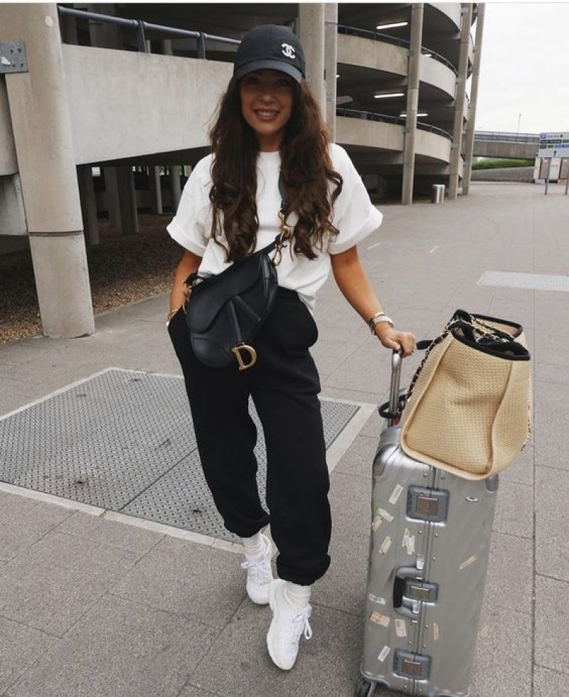 White Short Sleeves Vest, Black Cotton Sweat Pant, Airport Outfits