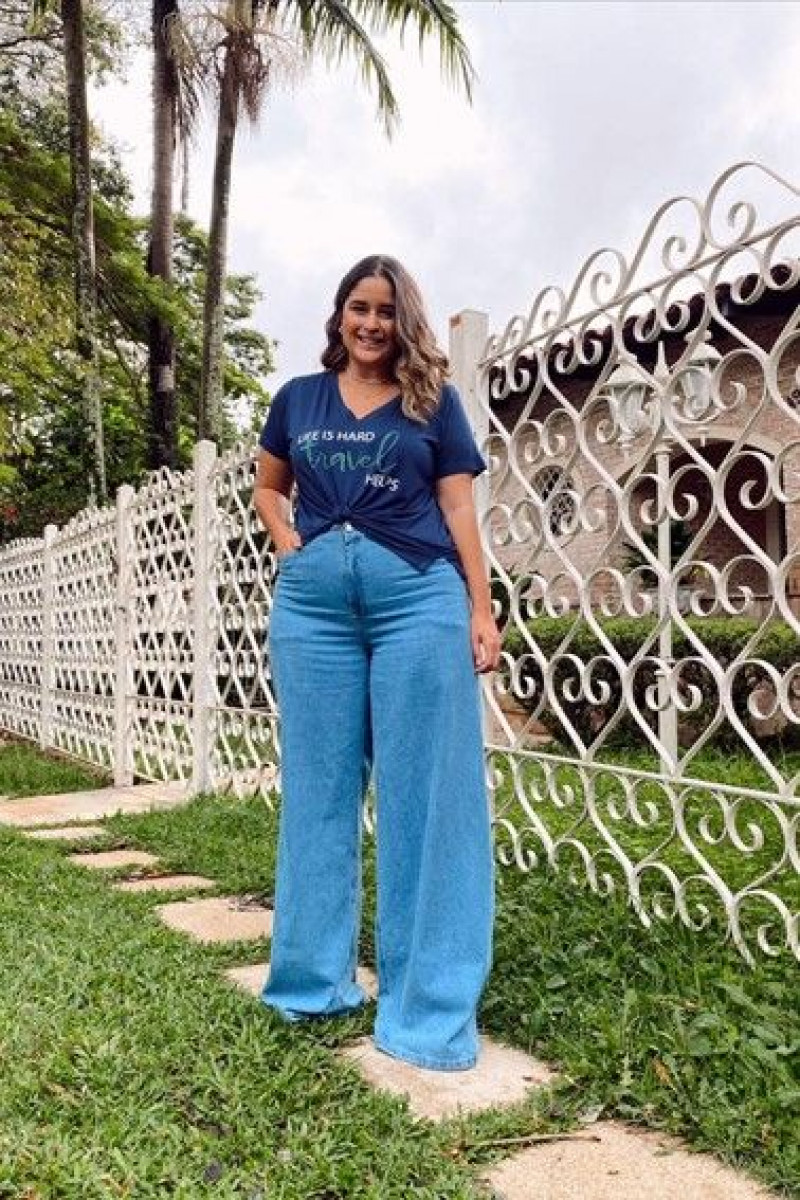 Dark Blue And Navy Short Sleeves T-Shirt, Light Blue Denim Jeans, Jeans Outfit