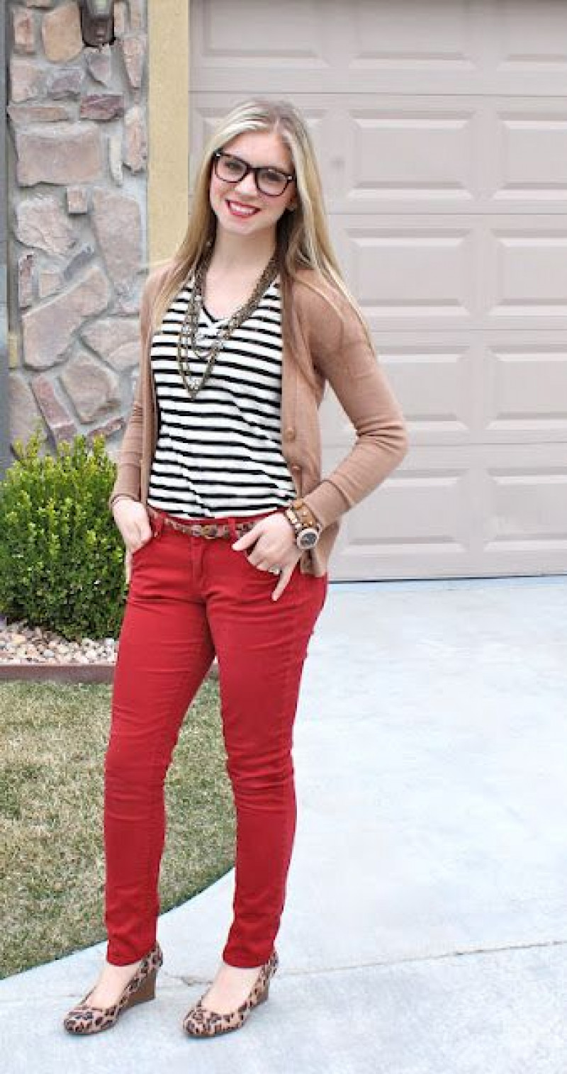 Beige Long Sleeves T-Shirt, Red Casual Trouser, Outfits With Red Pants / Jeans