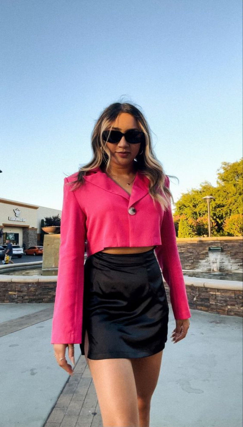 Pink Long Sleeves Cropped Blouse, Black Leather Leather Skirt, Outfits