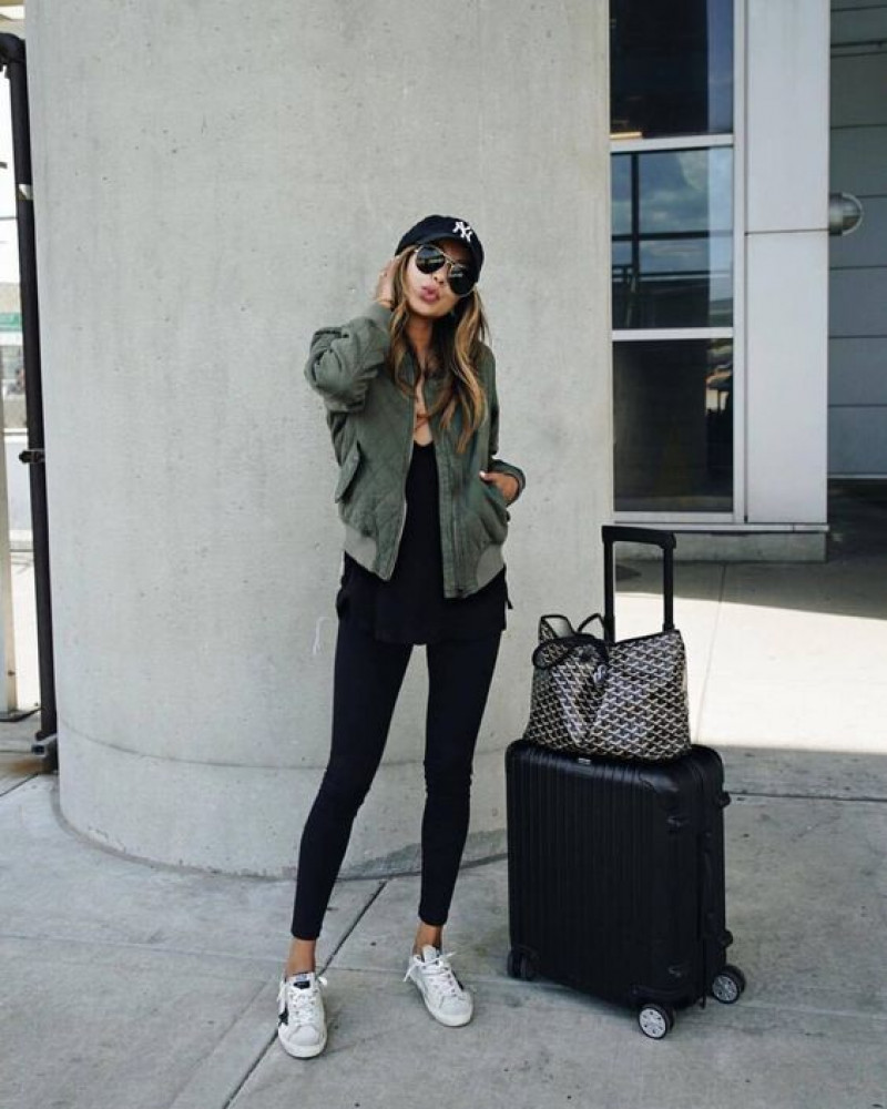 Grey Winter Jacket, Black Denim Jeans, Black Jeans And White Shoes Outfits