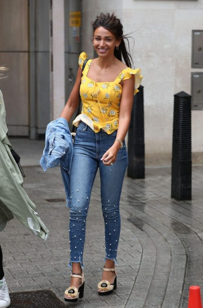 Yellow Sleeveless Top, Light Blue Denim Casual Trouser, Yellow Top With Jeans