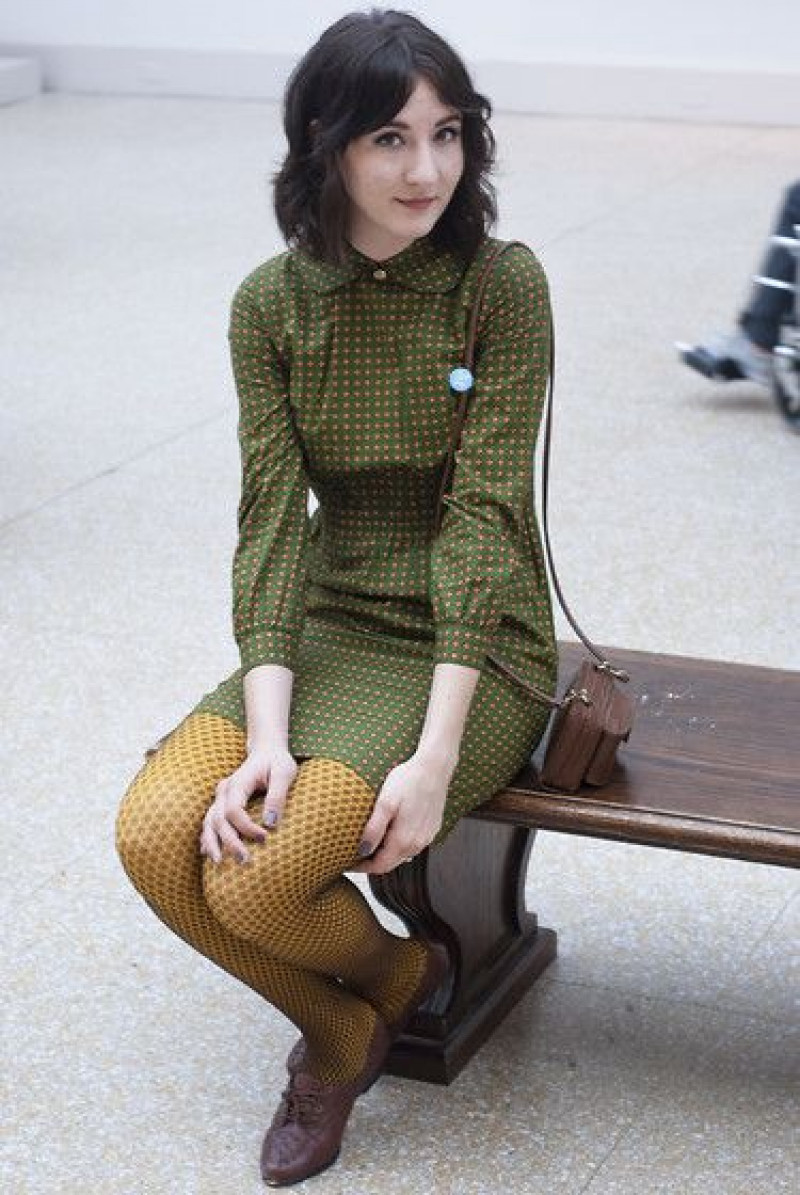 Green Long Sleeves Sweater, Outfits With Short Hair