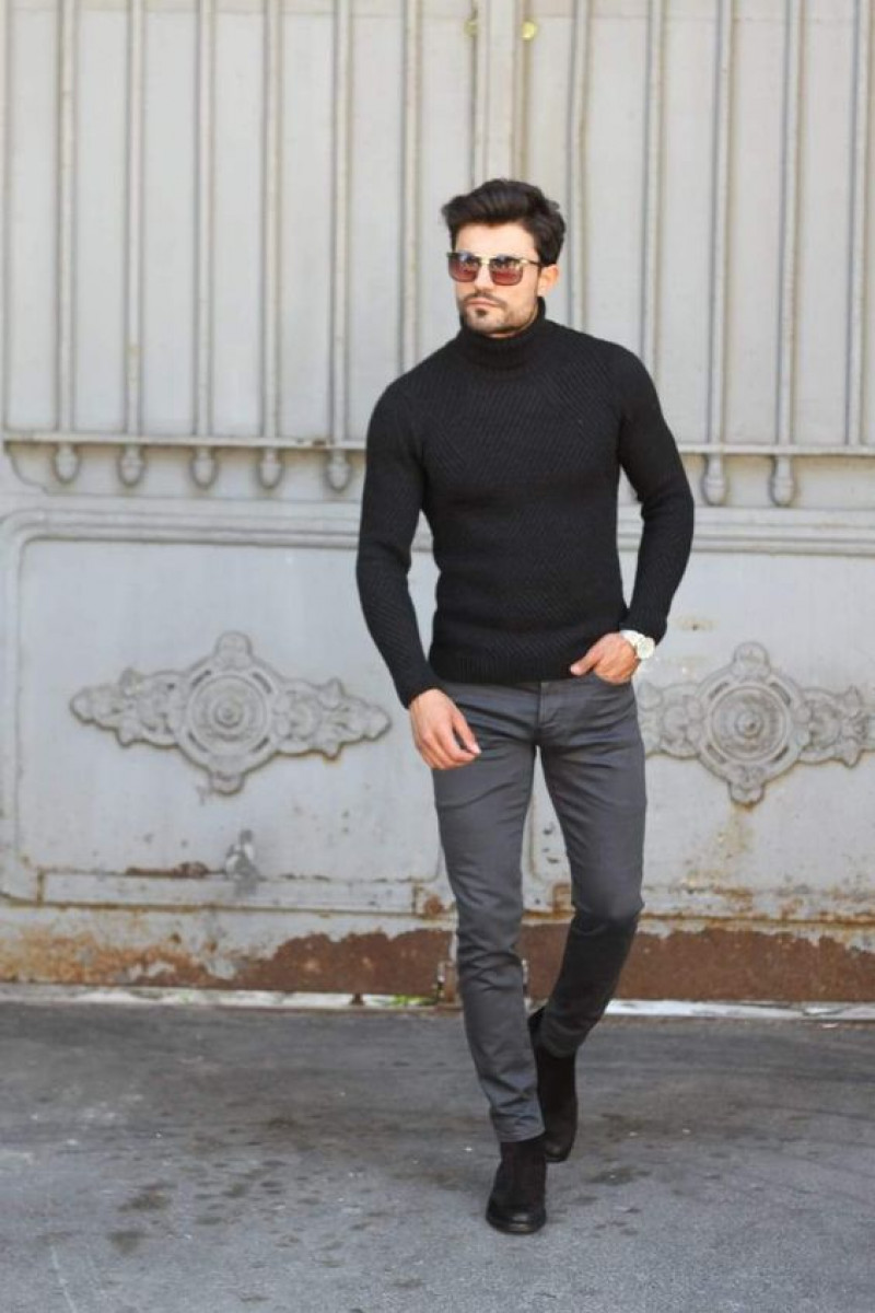 Black Long Sleeves Sweater, Grey Cotton Jeans, Outfits