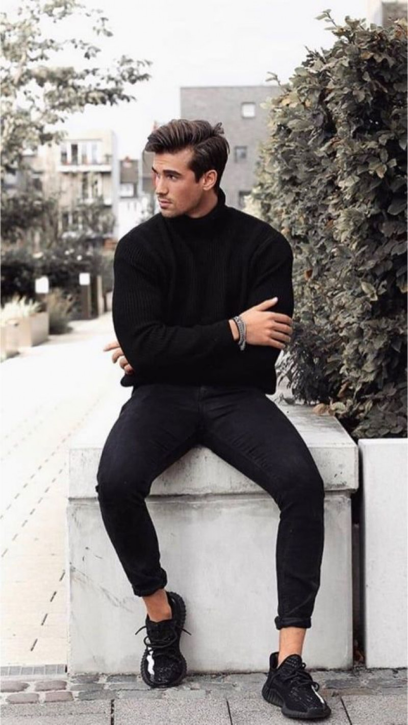 Black Long Sleeves Sweater, Black Denim Jeans, Outfits