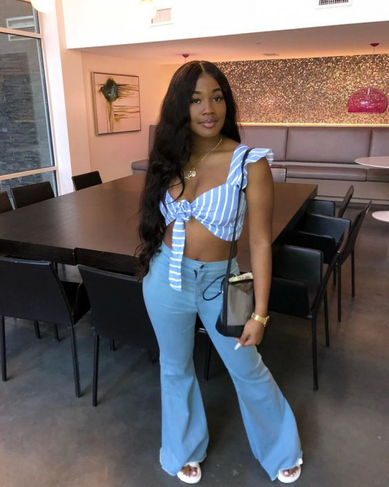 Light Blue Sleeveless Crop Top, White Denim Casual Trouser, Outfits