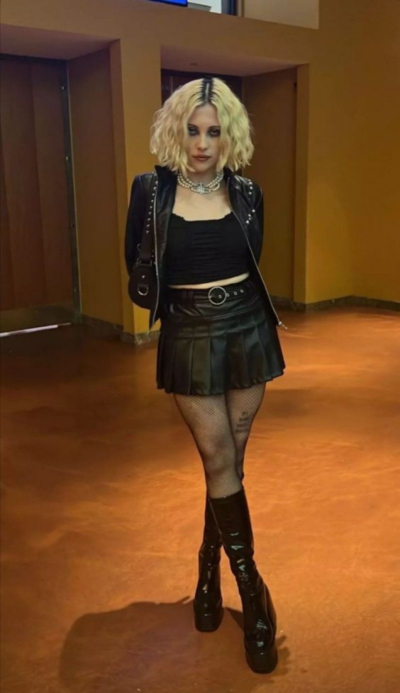 Black Biker Jacket, Black Leather Leather Skirt, Punk Outfits Ideas