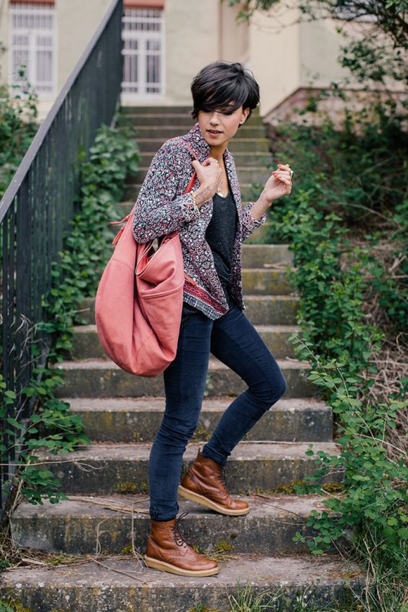 Grey Wool Coat, Dark Blue And Navy Denim Casual Trouser, Outfits With Short Hair