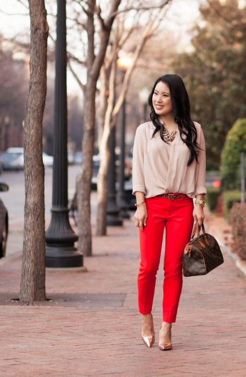 Pink 3/4 Sleeves Cropped Blouse, Red Silk Casual Trouser, Outfits With Red Pants / Jeans