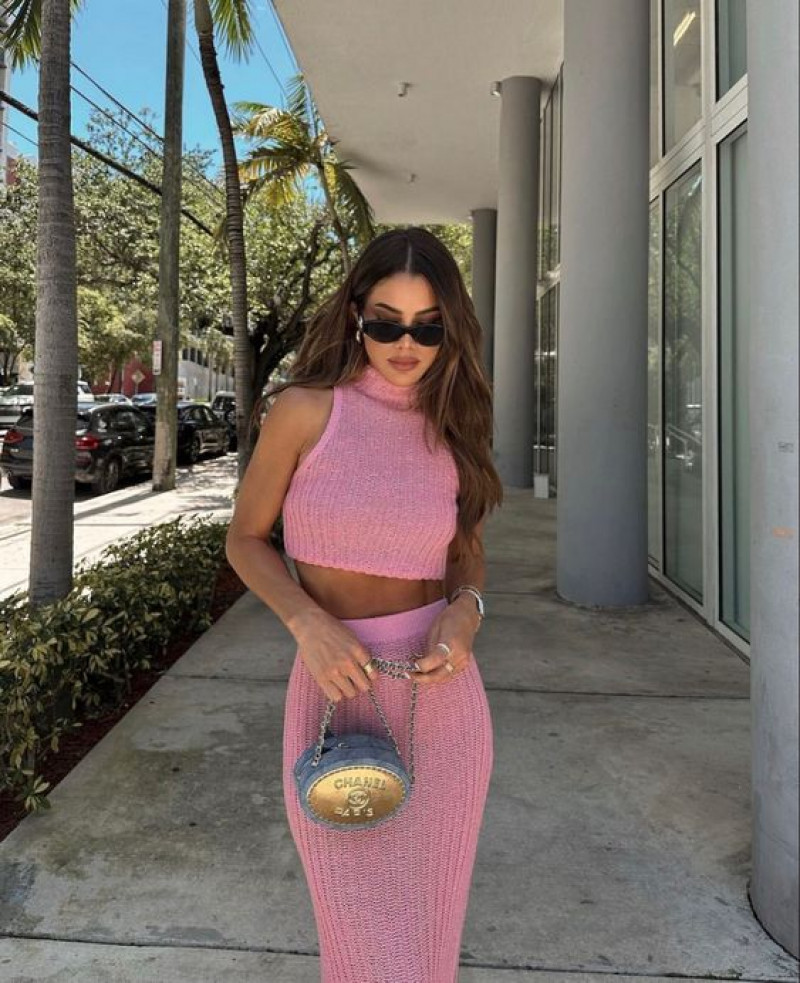 Pink Sleeveless Knitted Top, Pink Knitwear Beach Pant, Outfit