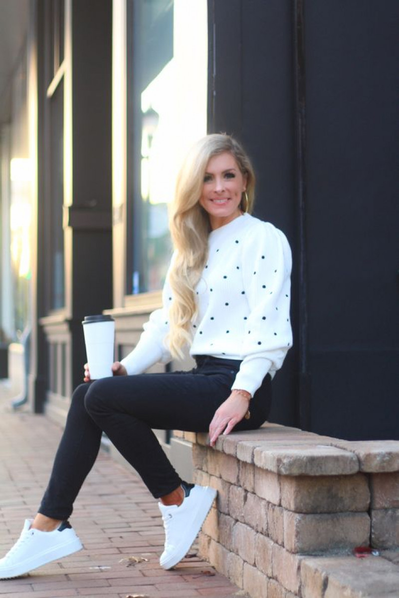 White Long Sleeves Sweater, Black Jeans, Black Jeans And White Shoes Outfits