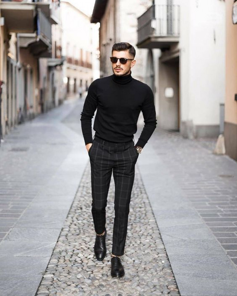 Black Long Sleeves Sweater, Grey Leather Leather Trouser, Outfits