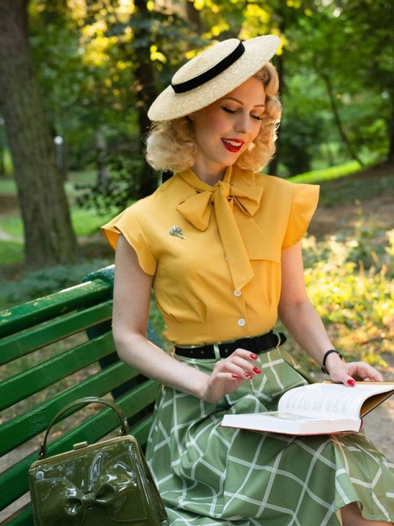 Yellow Short Sleeves Polo-Shirt, Green Knitwear Casual Skirt, Modern Retro