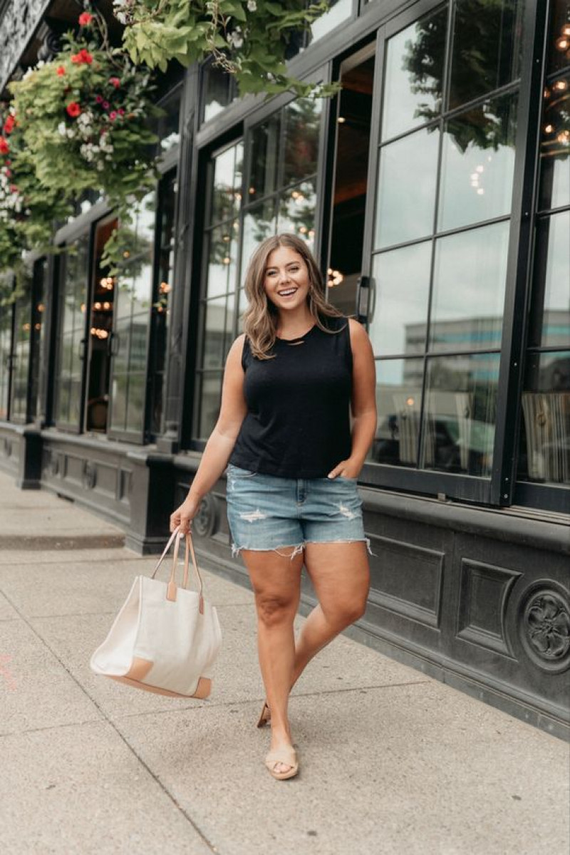 Black Sleeveless Shell Top, Light Blue Denim Denim Short, Summer Outfits