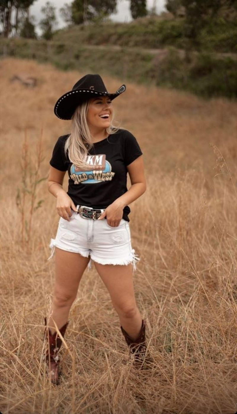 Black Short Sleeves T-Shirt, White Cotton Hotpant, Cowgirl Outfits