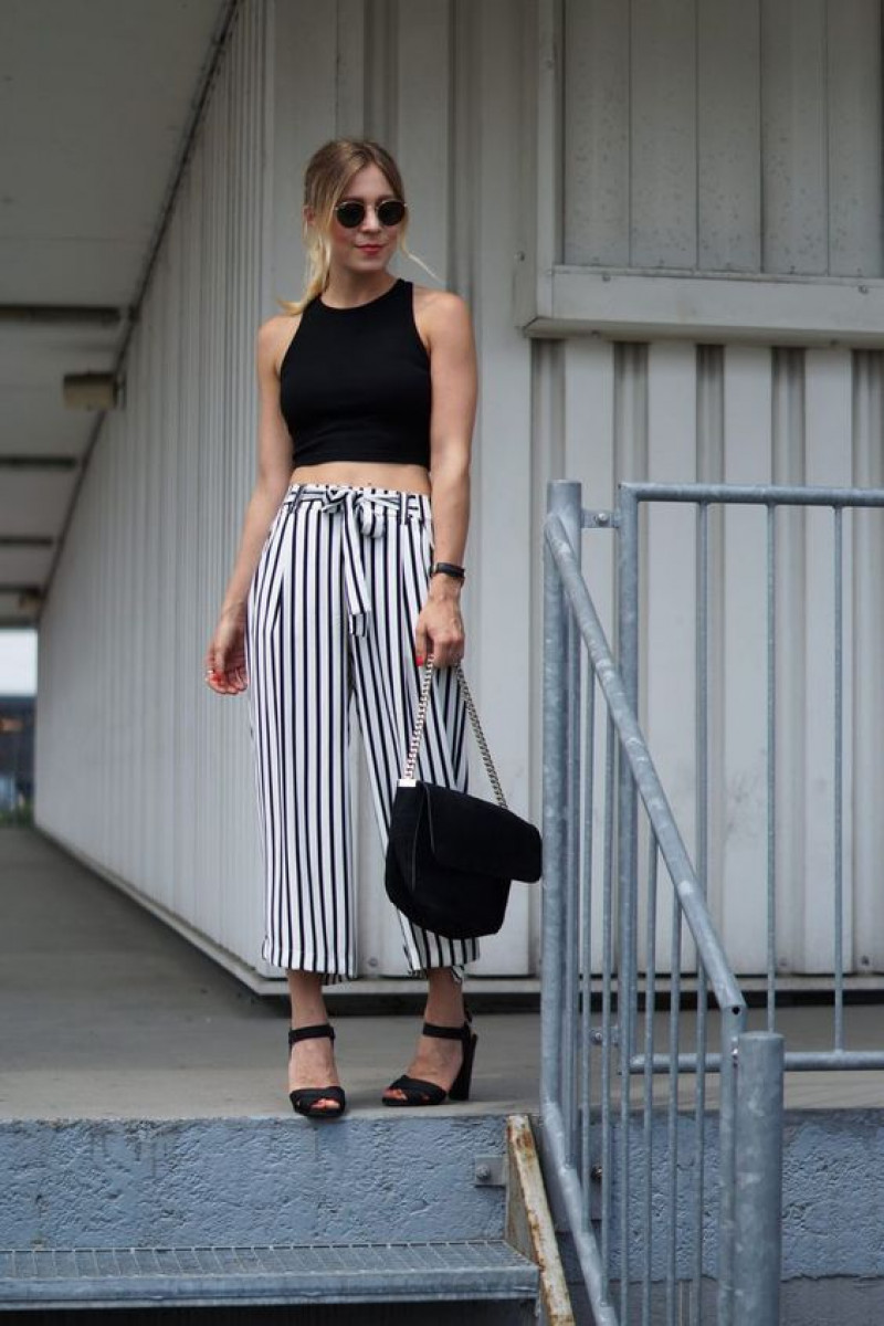 Black Sleeveless Crop Top, Cotton Casual Skirt, Outfits