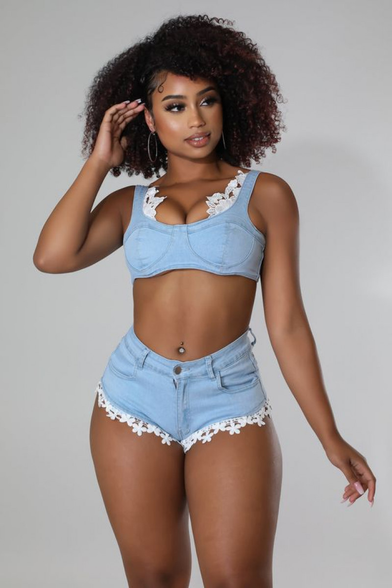 Light Blue Sleeveless Crop Top, Light Blue Denim Denim Short, Summer Outfits