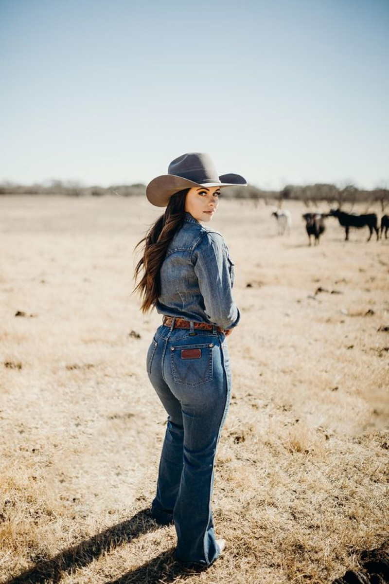 Light Blue Jacket, Light Blue Denim jeans, Cowgirl Outfits