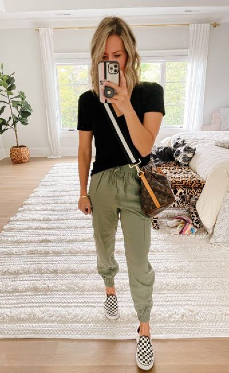 Black Short Sleeves T-Shirt, Green Knitwear Cargo, Green Cargo Pants Outfit