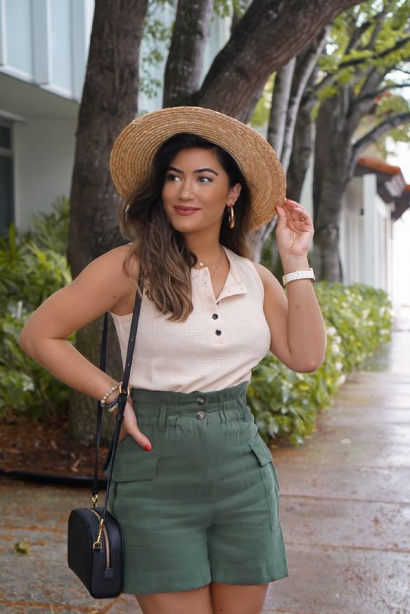 White Sleeveless Knitted Top, Green Casual Short, Summer Outfits