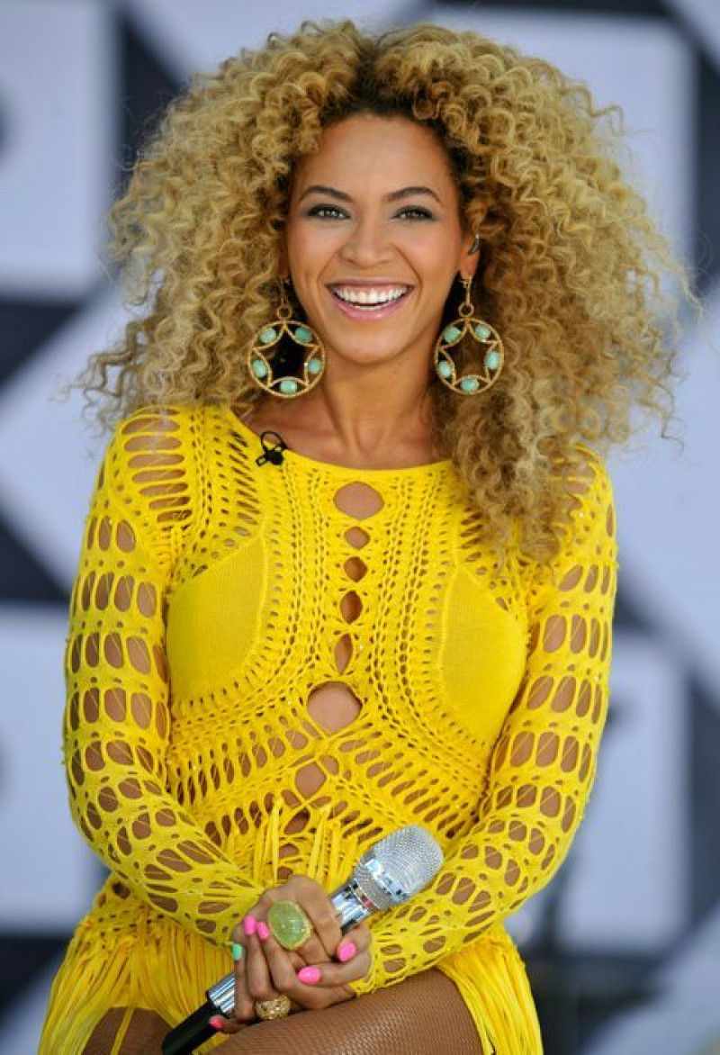 Yellow Long Sleeves Knitted Top, Concert Outfits