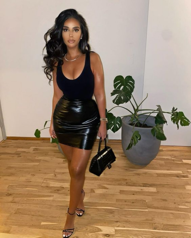 Black Sleeveless Top, Black Leather Pencil And Straight Skirt, Birthday Outfit