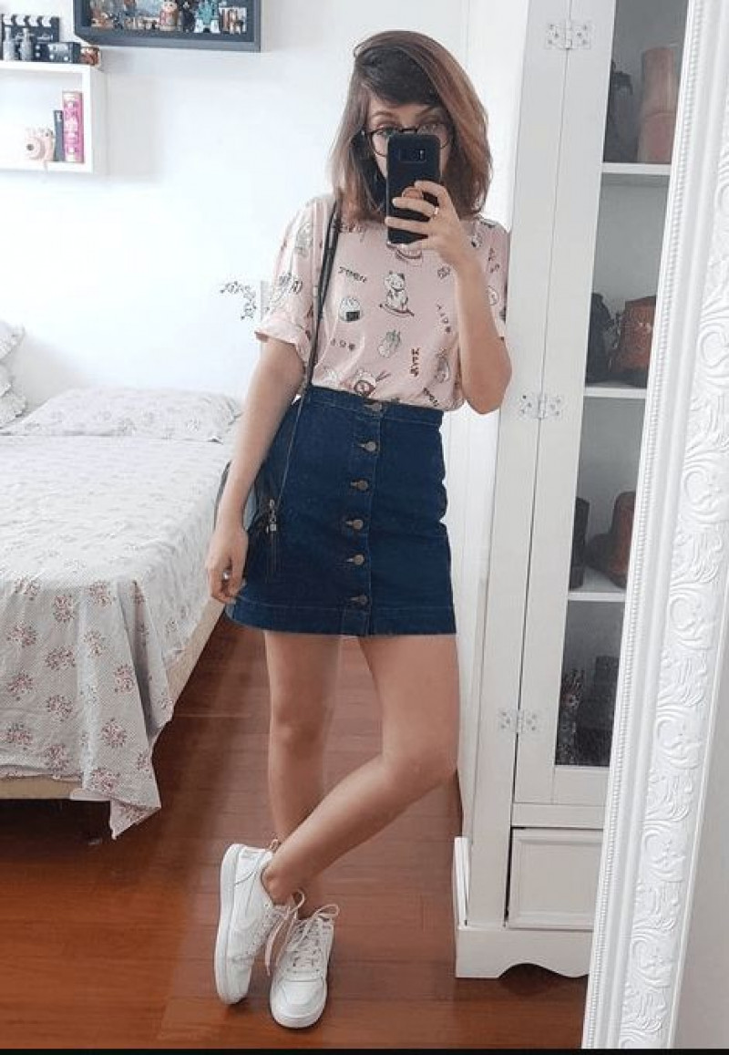 Beige Short Sleeves T-Shirt, Dark Blue And Navy Denim A-Line Skirt, Outfits For Teenage Girl