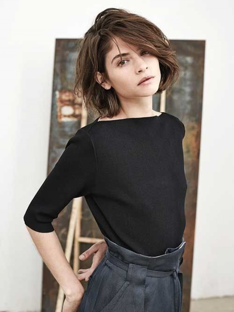 Black 3/4 Sleeves Sweater, Outfits With Short Hair